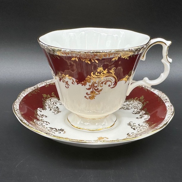 Royal Albert 1998 Regina Series Ruby Tea Cup Saucer England Bone China - Picture 1 of 5